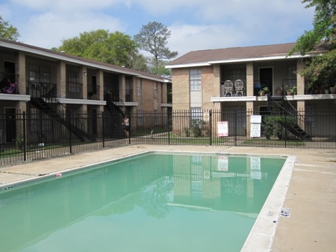 Pinechase Apartments in Houston, TX - Building Photo - Building Photo