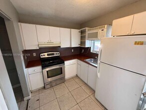 2722 NW 22nd Ct in Miami, FL - Building Photo - Building Photo