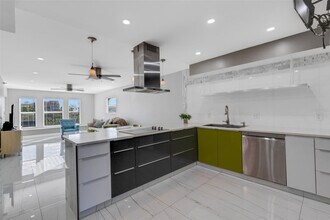 4510 El Conquistador Pky, Unit 108 in Bradenton, FL - Foto de edificio - Building Photo