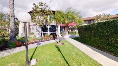 583 N Tustin Ave in Santa Ana, CA - Building Photo - Building Photo