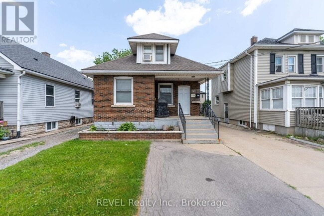 property at 114 Pine St S