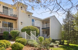 157 Potomac Dr in Bernards, NJ - Building Photo