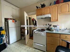 895 Huntington Ave in Boston, MA - Building Photo - Building Photo