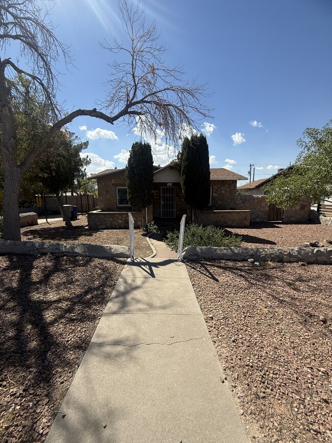 property at 211 N Campbell St