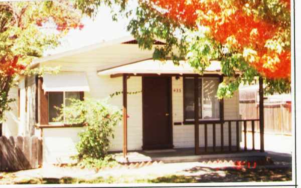 435 Samson St in Redwood City, CA - Building Photo - Building Photo