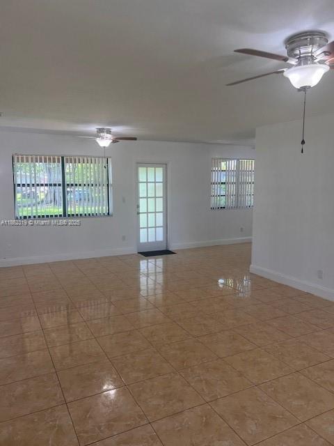 10110 Pan American Dr in Cutler Bay, FL - Building Photo - Building Photo
