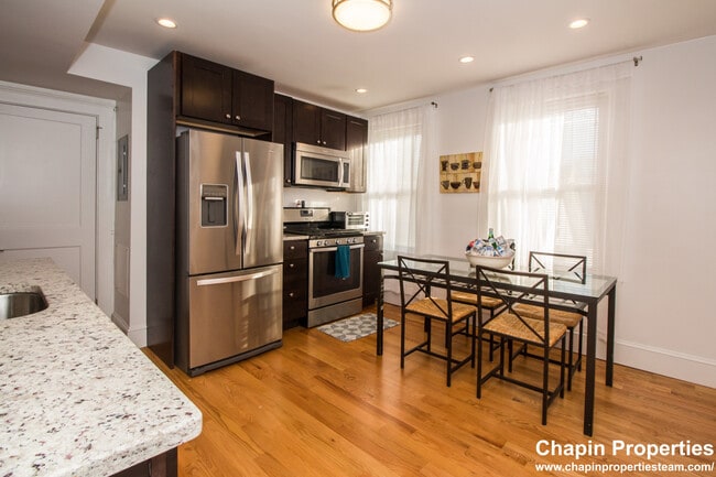 30 Clay St, Unit 3 in Cambridge, MA - Building Photo - Building Photo