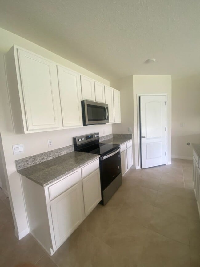 2000 Carnostie Rd in Winter Haven, FL - Building Photo - Building Photo