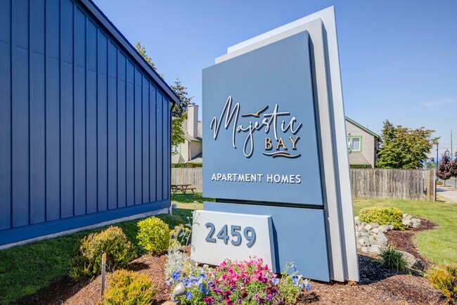 Majestic Bay in Des Moines, WA - Foto de edificio - Building Photo