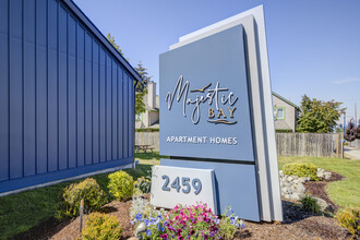 Majestic Bay in Des Moines, WA - Foto de edificio - Building Photo