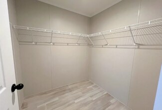 6588 N Hampshire Dr in Holly, MI - Foto de edificio - Building Photo