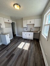 18312 Mapleboro Ave in Maple Heights, OH - Foto de edificio - Building Photo