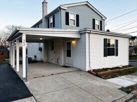 302 E Howard St, Unit 2 Top in Stowe, PA - Building Photo