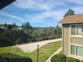 535 Serento Cir in Thousand Oaks, CA - Building Photo