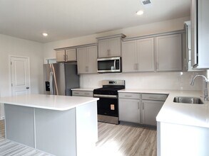 1404 Secrest Cmns Dr in Monroe, NC - Building Photo - Building Photo