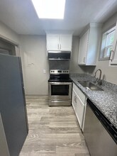 1106 W 7th St, Unit 2 Bedroom in Columbia, TN - Foto de edificio - Building Photo