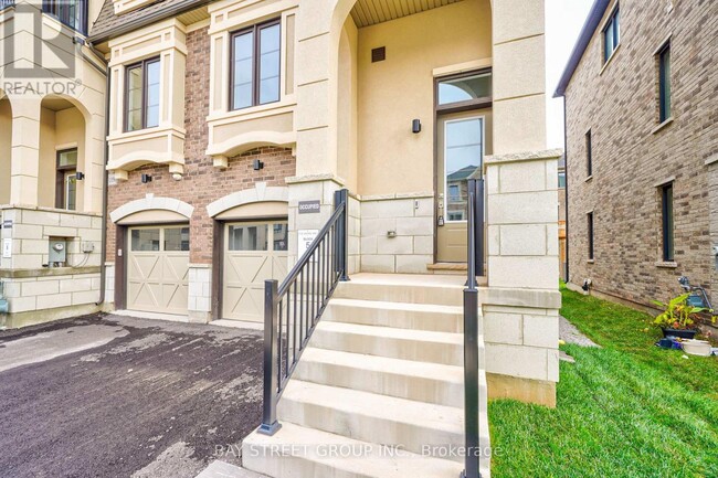 1360 KOBZAR Dr in Oakville, ON - Building Photo - Building Photo