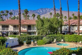 2701 E Mesquite Ave in Palm Springs, CA - Foto de edificio - Building Photo