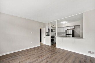 644-650-650 Center Ave in West View, PA - Foto de edificio - Building Photo