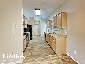 530 Alameda Ave in Duncanville, TX - Foto de edificio - Building Photo