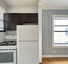 1321 W Estes Ave, Unit ONE BEDROOM in Chicago, IL - Foto de edificio - Building Photo