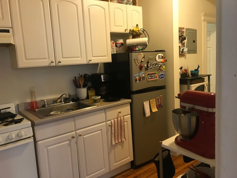 18 Camelot Ct in Boston, MA - Building Photo