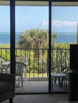 203 Jimmy Buffett Mem Hwy in Fort Pierce, FL - Building Photo