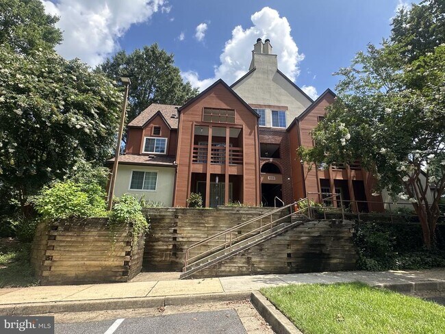 property at 4916 Columbia Rd