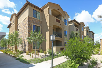 San Portales in Scottsdale, AZ - Foto de edificio - Building Photo