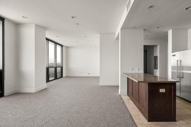 3100 W 7th St, Unit 719 in Fort Worth, TX - Building Photo - Building Photo
