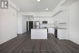 385 Arctic Red Dr in Oshawa, ON - Building Photo