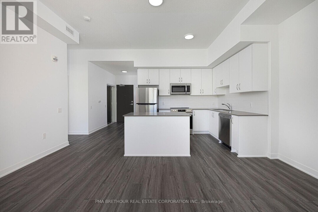 385 Arctic Red Dr in Oshawa, ON - Building Photo