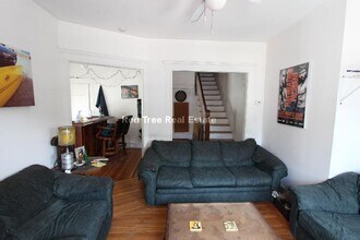140 Brooks St, Unit 2 in Boston, MA - Foto de edificio - Building Photo
