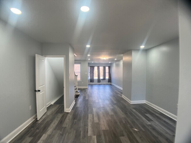 6716 Cobbs Creek Pkwy in Philadelphia, PA - Building Photo - Building Photo