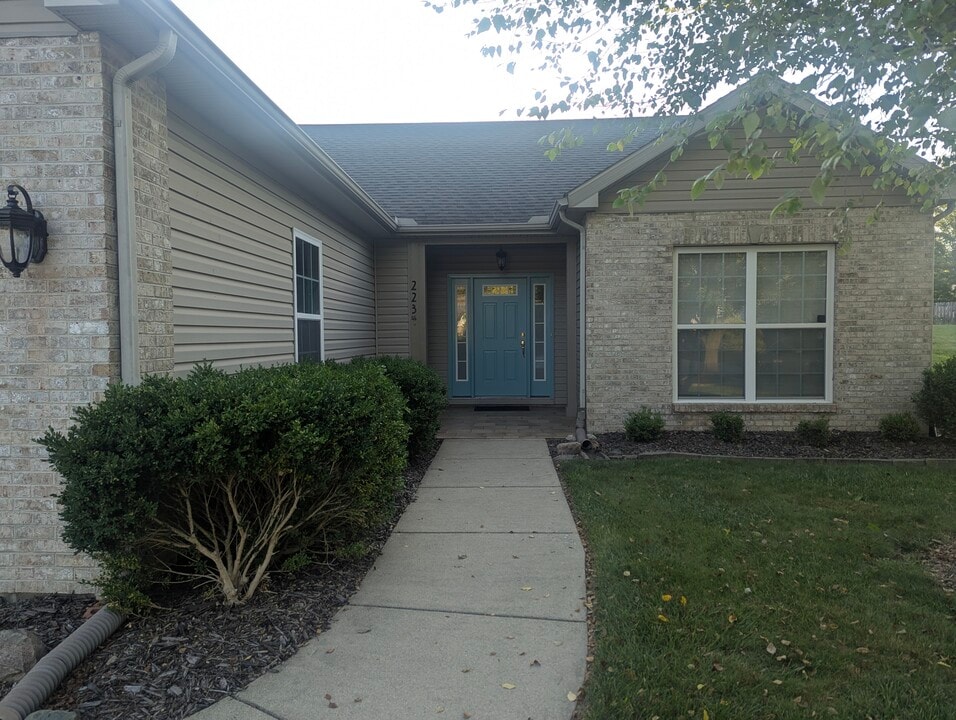 2234 Sandpiper Ct N in West Lafayette, IN - Building Photo