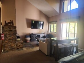 102 Alpine Ct in Brian Head, UT - Building Photo - Building Photo