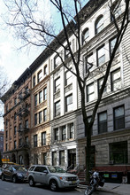 71 W 68th St in New York, NY - Building Photo - Building Photo