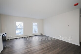 120 Wakefield St in Rochester, NH - Foto de edificio - Building Photo