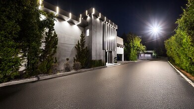 1623 Viewmont Dr in Los Angeles, CA - Building Photo - Building Photo