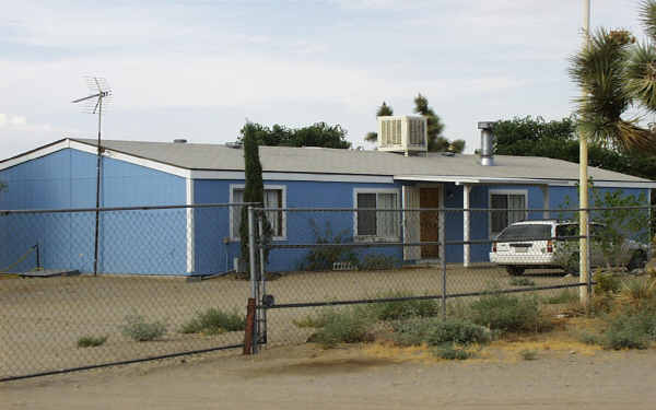 2828 Duncan Rd in Phelan, CA - Foto de edificio