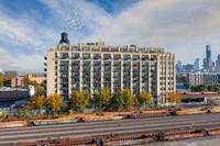 University Station in Chicago, IL - Foto de edificio - Building Photo