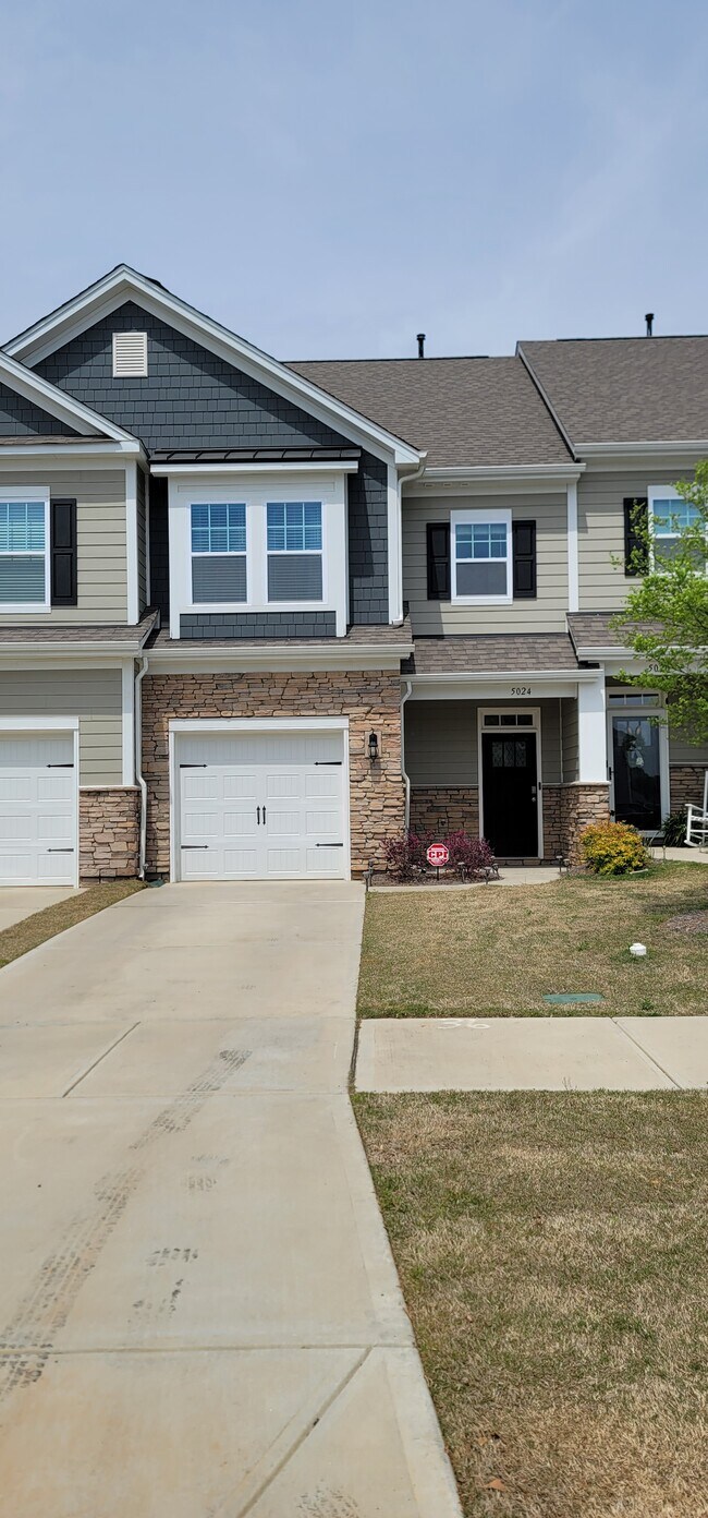 5024 Harris Woods Blvd in Charlotte, NC - Building Photo - Building Photo
