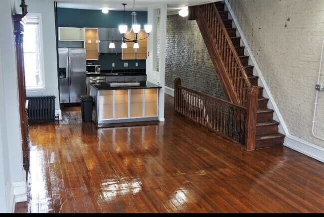 618 E Girard Ave in Philadelphia, PA - Foto de edificio - Building Photo