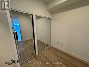 395 Square One Dr in Mississauga, ON - Building Photo - Building Photo