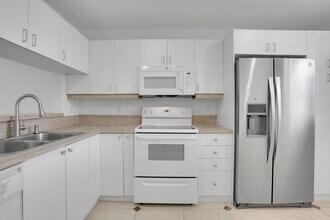 315 NW 36th Ave in Deerfield Beach, FL - Building Photo - Building Photo