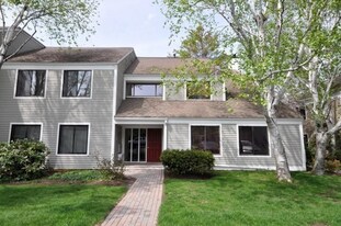 21 Concord Greene, Unit 8 in Concord, MA - Building Photo