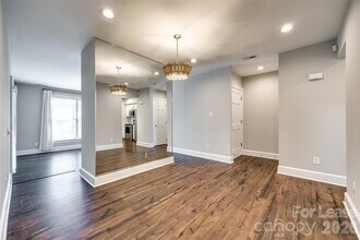 2220 Roswell Ave in Charlotte, NC - Foto de edificio - Building Photo