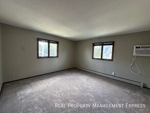 Spacious 2 Bedroom Apartment in Sioux Falls, SD - Building Photo - Building Photo