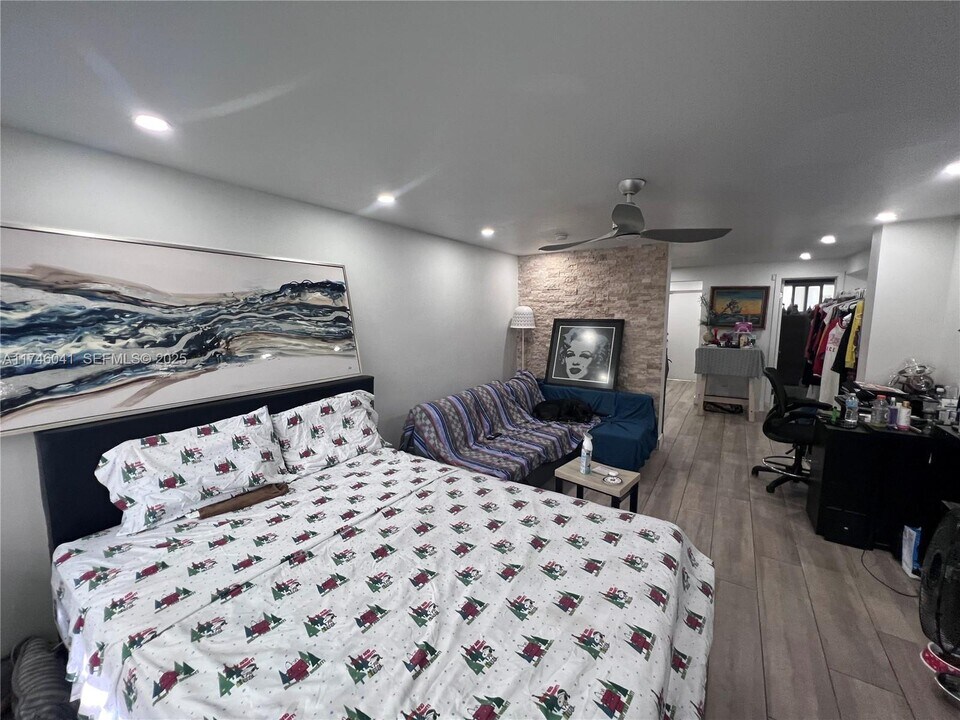 944 Meridian Ave in Miami Beach, FL - Foto de edificio