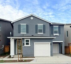 325 N Paso Robles Dr in Mountain House, CA - Building Photo